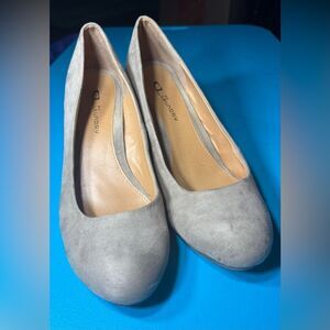 CL by Laundry Women's Suede Wedge Slip on Dress Pumps Shoes Taupe Womens Size 10